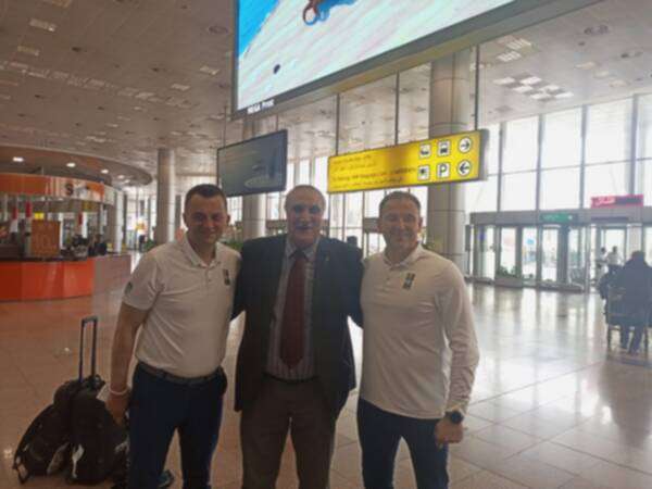 من وصول الطاقم الأجنبي