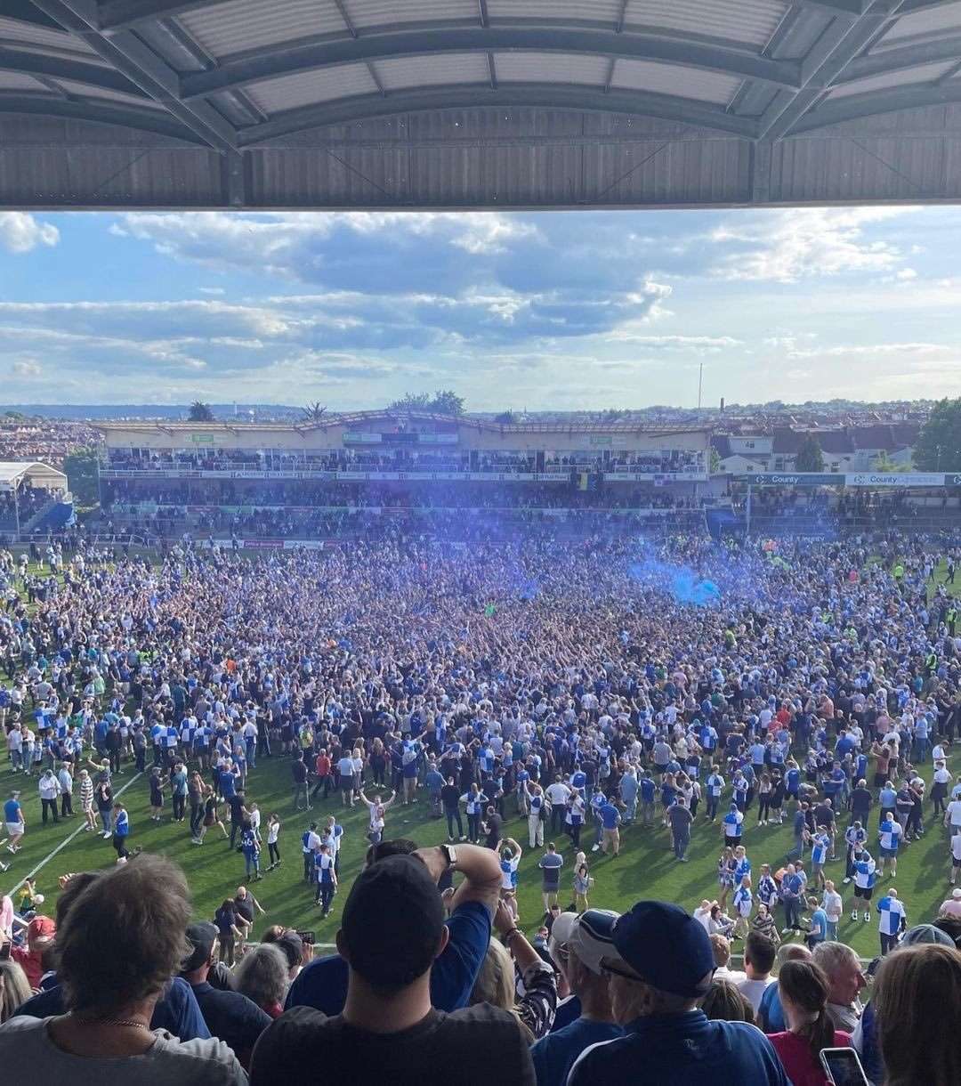 فرحة جماهير بريستول بالصعود