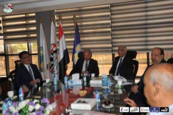 من جلسة توقيع العقود (نقلا عن حساب اتحاد الكرة)