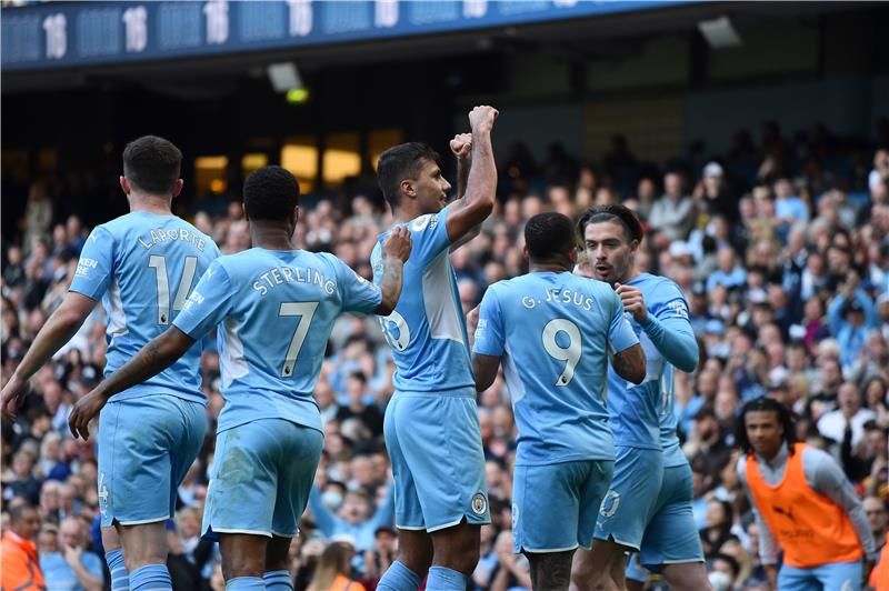 لاعبو سيتي يحتفلون