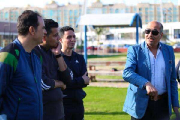 عرفات والجهاز الفني لسموحة