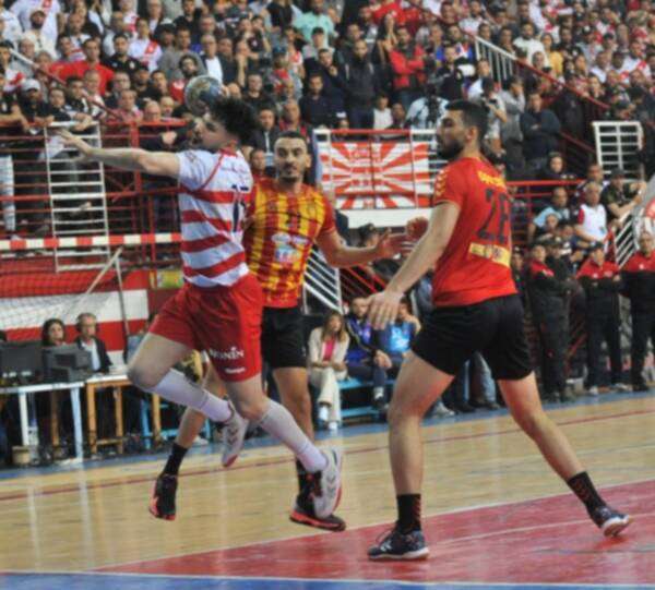 من المباراة النهائية للدوري بين الترجي والإفريقي 