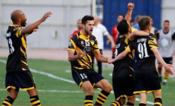 فرحة لاعبي الحسين اربد بالهدف الثاني