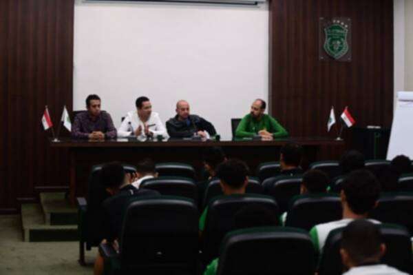 من الاجتماع