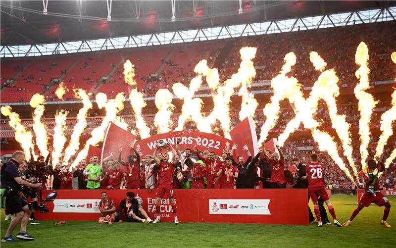 فرحة لاعبي ليفربول بالكأس