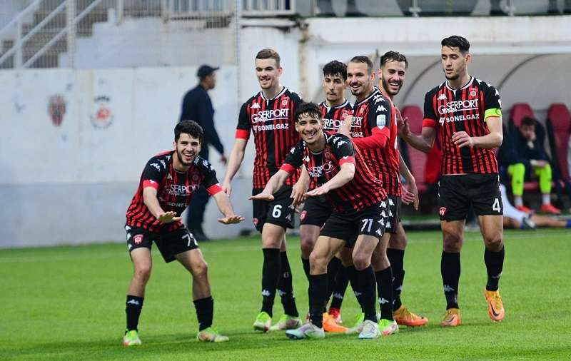 لاعبو اتحاد الجزائر