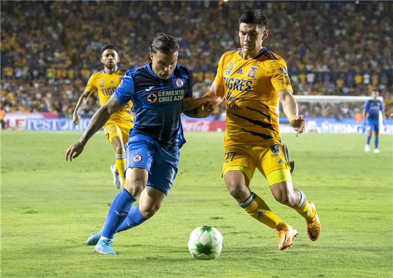 من مباراة تيجريس مع كروز أزول