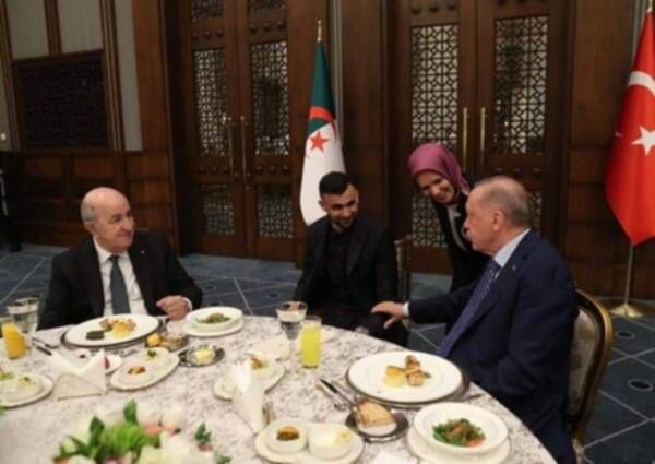 غزال بين رئيسي الجزائر وتركيا