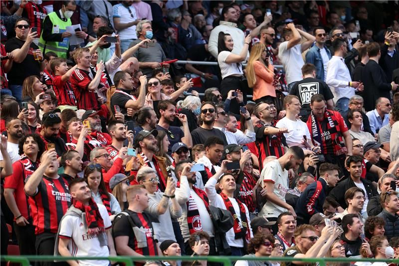 جماهير ميلان