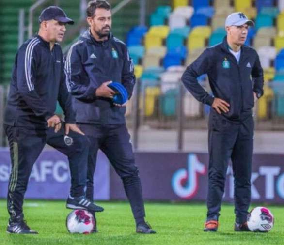 الطاقم الفني للفريق