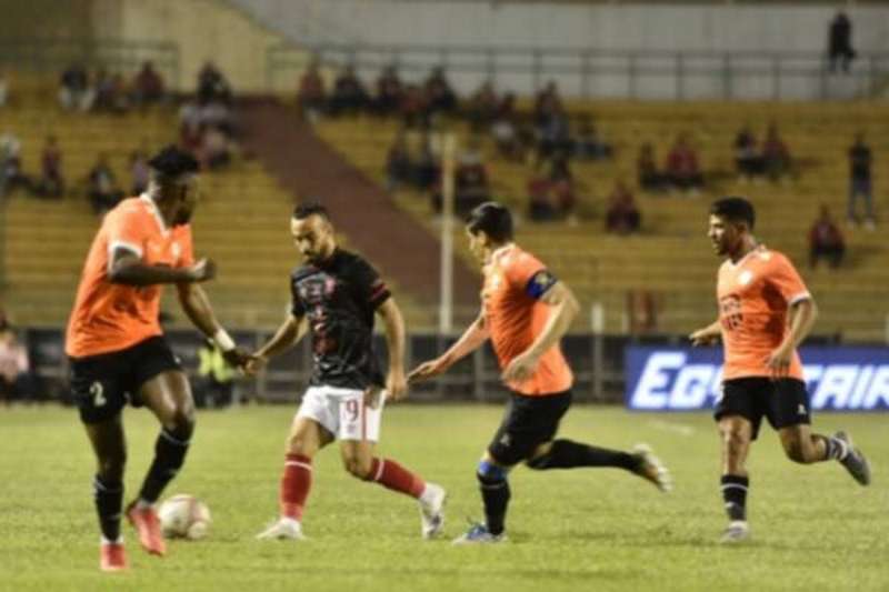 من لقاء الأهلي والبنك