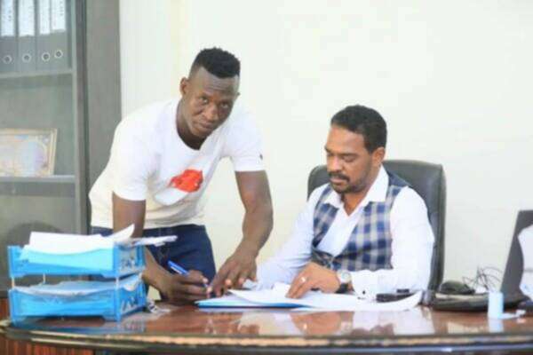 من توقيع العقود