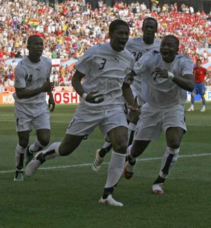 فرحة غانية بهدف اسمواه جيان في المرمى التشيكي 