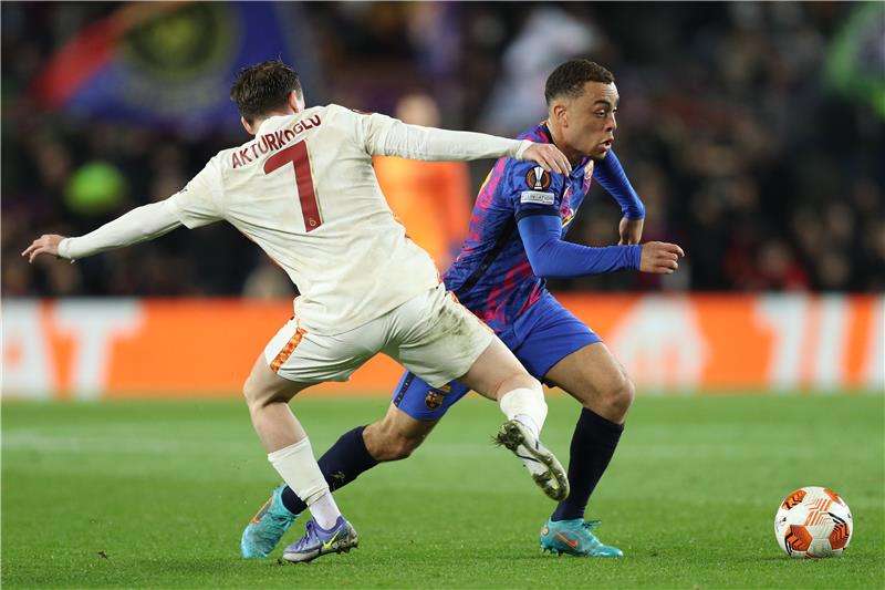 سيرجينو ديست (يمين)