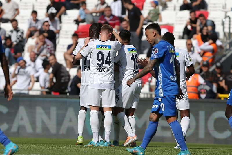  قاسم باشا (نقلا عن حساب النادي على تويتر)