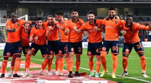 لاعبو باشاك شهير 