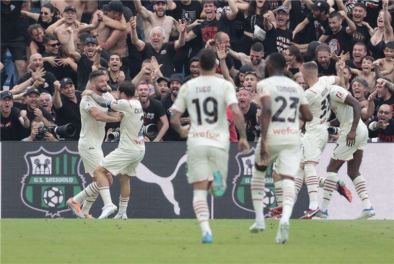 جيرو ولاعبو ميلان