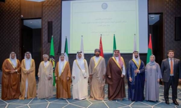 لقطة جامعة للمشاركين 