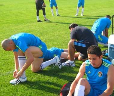 الصيفي ومنير خلال تدريبات المنتخب بمعسكر تركيا