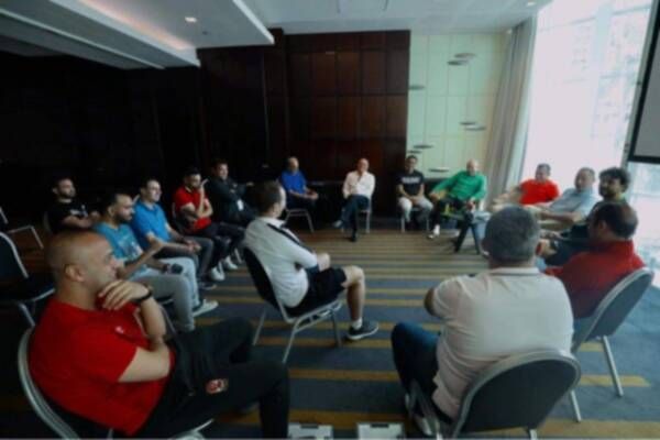 من الاجتماع