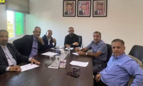 من الاجتماع 