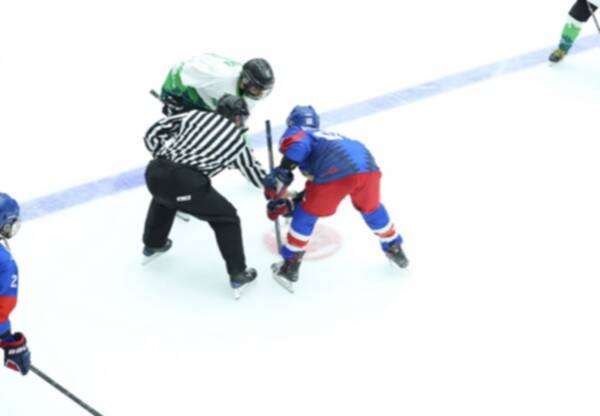 من منافسات الهوكي بدورة الألعاب الخليجية