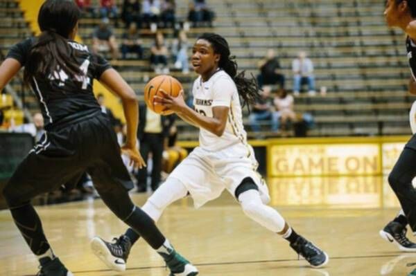 بيرتني ديكينز