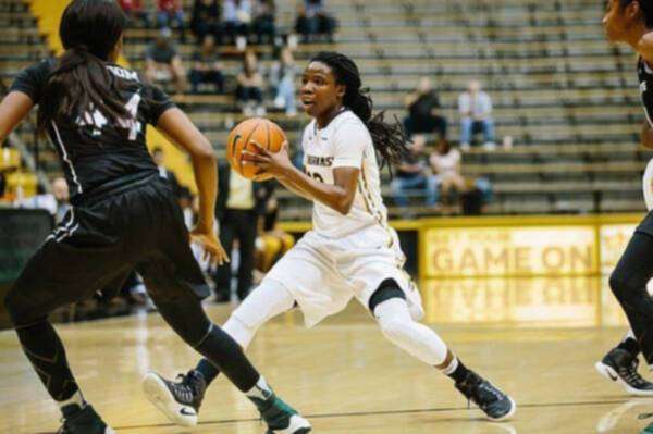 بيرتني ديكينز