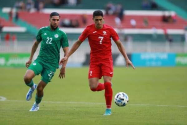 من مباراة فلسطين والجزائر