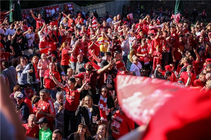 جمهور ليفربول خارج الملعب