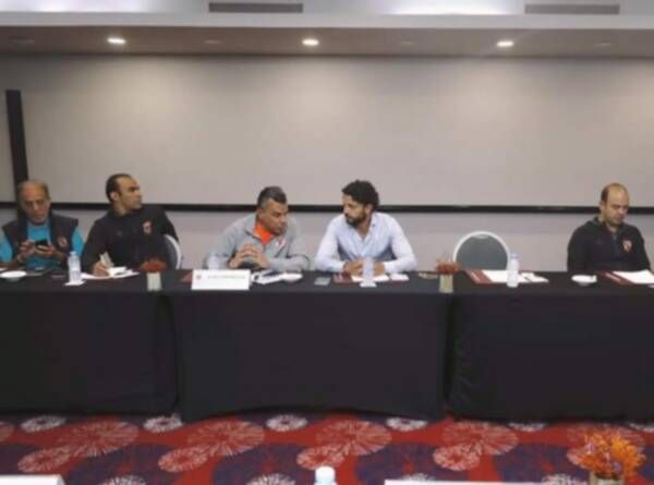 من الاجتماع