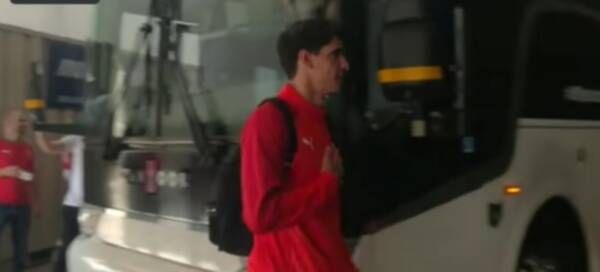 لحظة وصول الحارس بونو