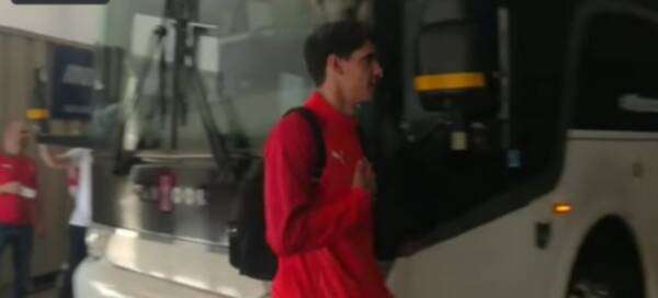 لحظة وصول الحارس بونو