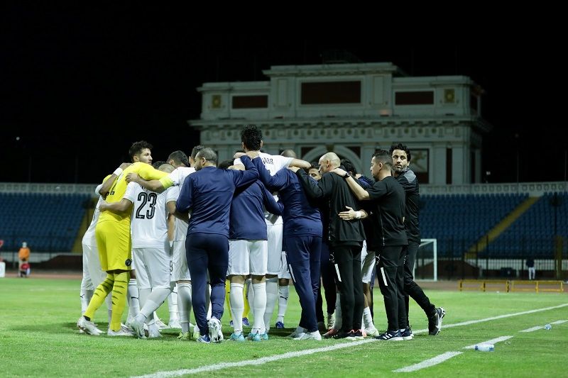 فتح الله مع لاعبي بيراميدز