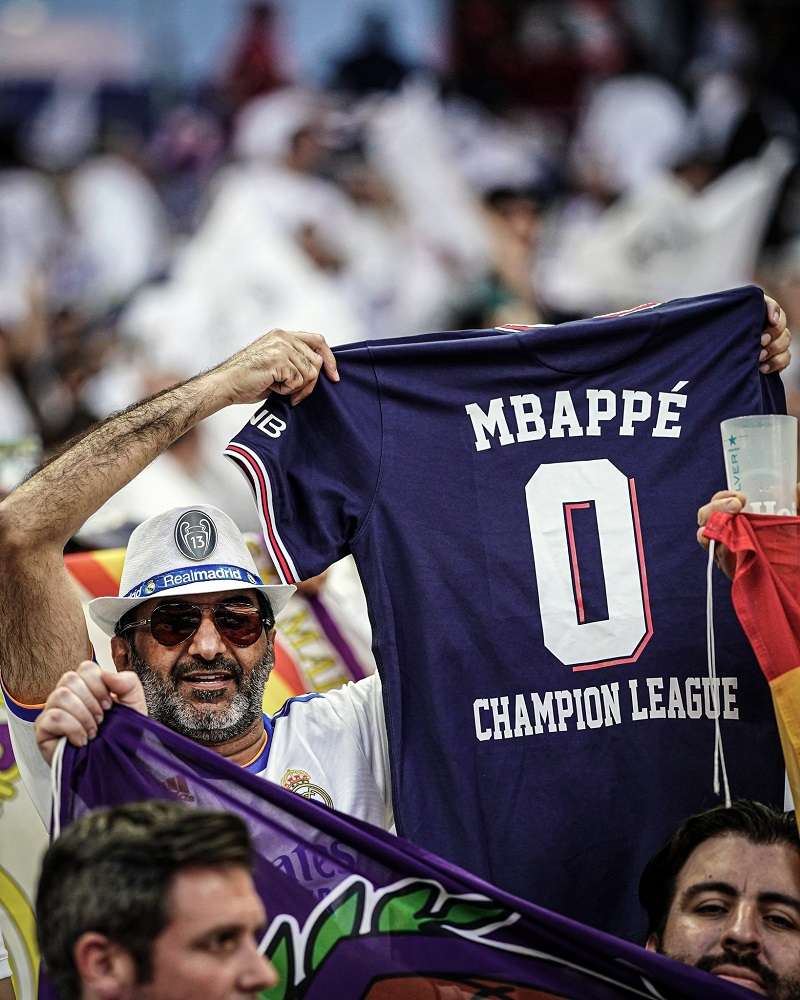 أحد جماهير ريال مدريد يسخر من مبابي