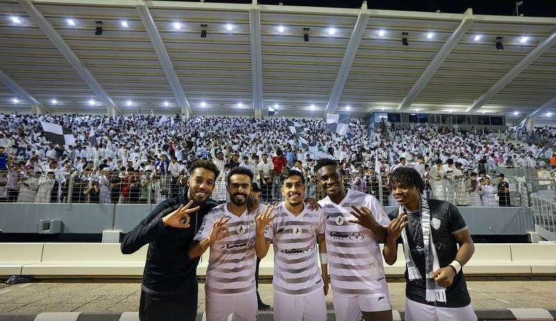 لاعبو الطائي