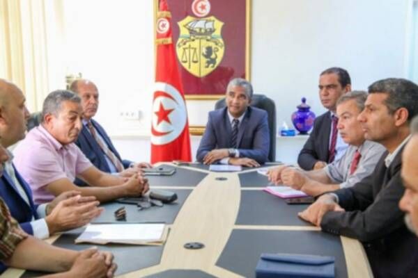 من اجتماع وزير الرياضة وإدارة نجم المتلوي 