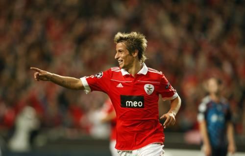 2010-11-02t212609z_01_rfm06_rtridsp_3_soccer-champions_reuters
