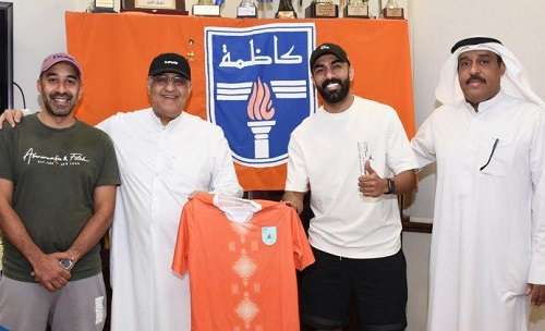 محمد خالد بعد التوقيع