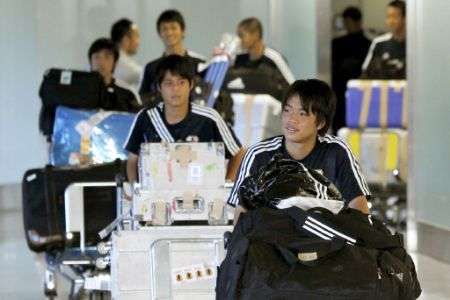 وصول لاعبي منتخب اليابان للناشئين لمطار ناريتا في طوكيو