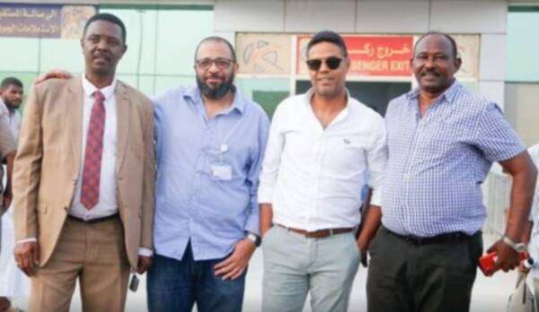 عبد الكريم النفطي (الثاني من اليمين)