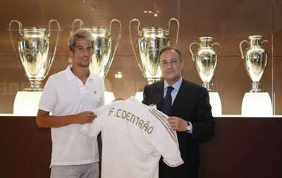 كوينتراو خلال التوقيع لريال مدريد