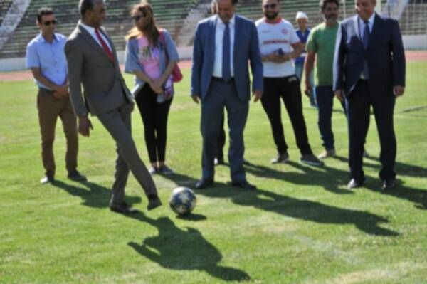 وزير الرياضة يدشن أعمال إعادة تهيئة ملعب المنزه