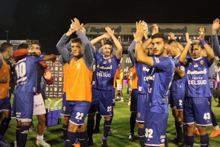 لاعبو خيمناسيا لا بلاتا