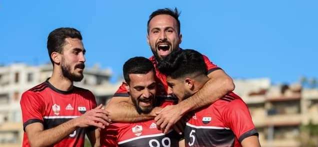 عبد الرزاق البستاني مع لاعبي الوثبة