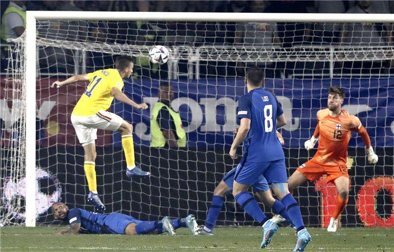 جانب من لقاء رومانيا وفنلندا