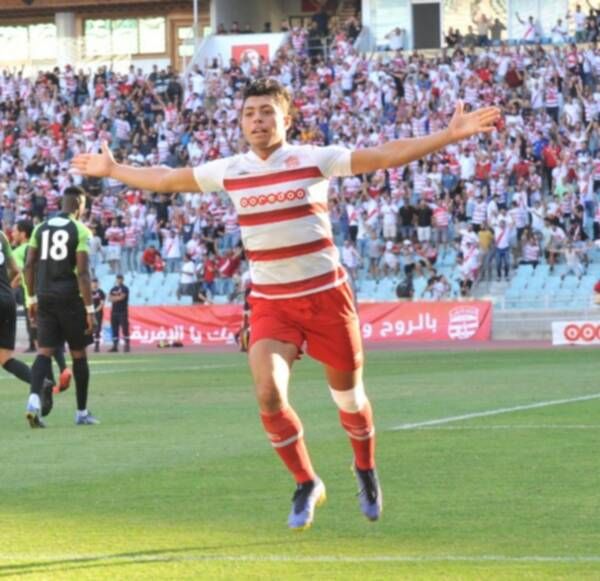 آدم قرب في مباراة اليوم