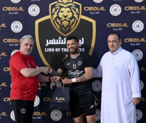 من تسليم الجائزة