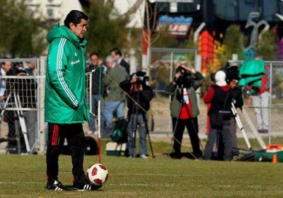 لويس فيرناندو تينا مدرب المكسيك