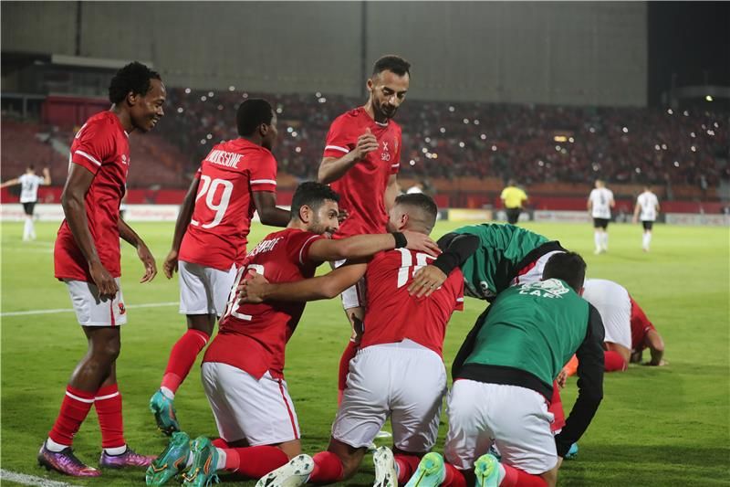 لاعبو الأهلي
